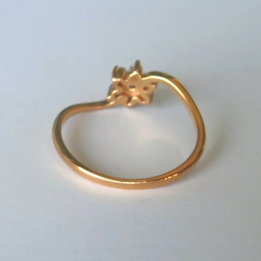 Flower Sparkling Fianite In 14K Rose Gold Ring. Size 7.5